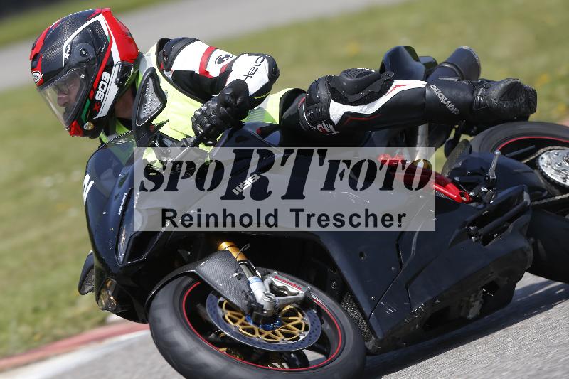 /27 12.06.2025 Ducati Schweiz Trackday Warmup  ADR/gelb-jeaune/42
